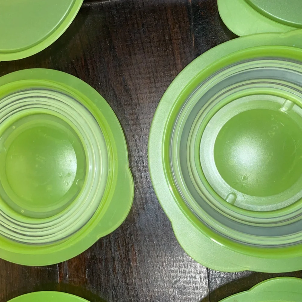 Set of 4 Green‎ Tupperware Flatout Expandable Bowls with Lids